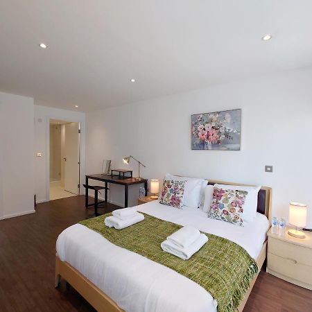 Fully Serviced Two Bed Apartment By Excel & O2 London Kültér fotó